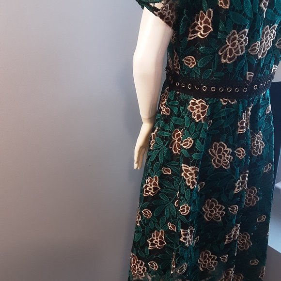 Embroidered Floral Dress by  Shiran Fushi - Picture 6 of 11